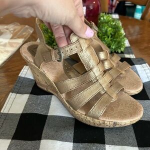 Born BOC Metallic Pale Gold Leather Cork Wedge
Strappy Sandals 9